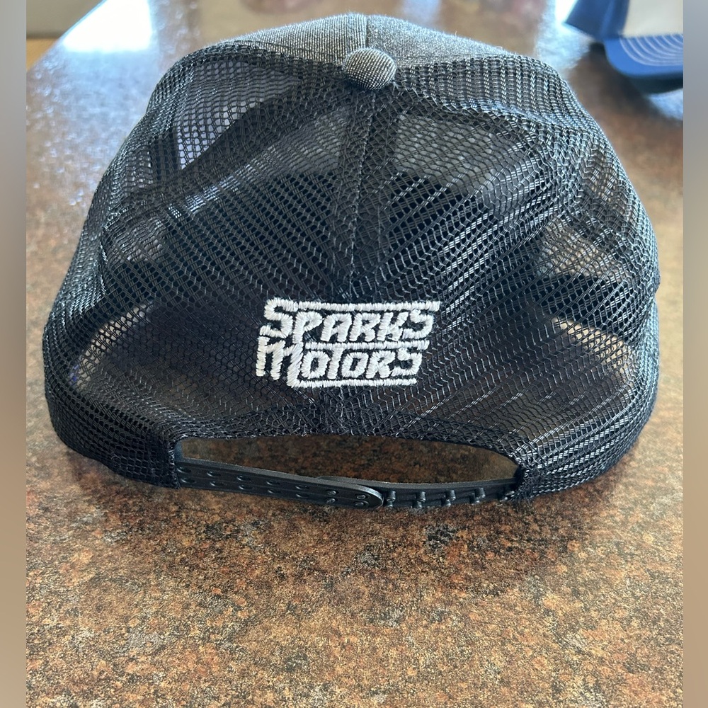 Snap back hat - Picture 2 of 2